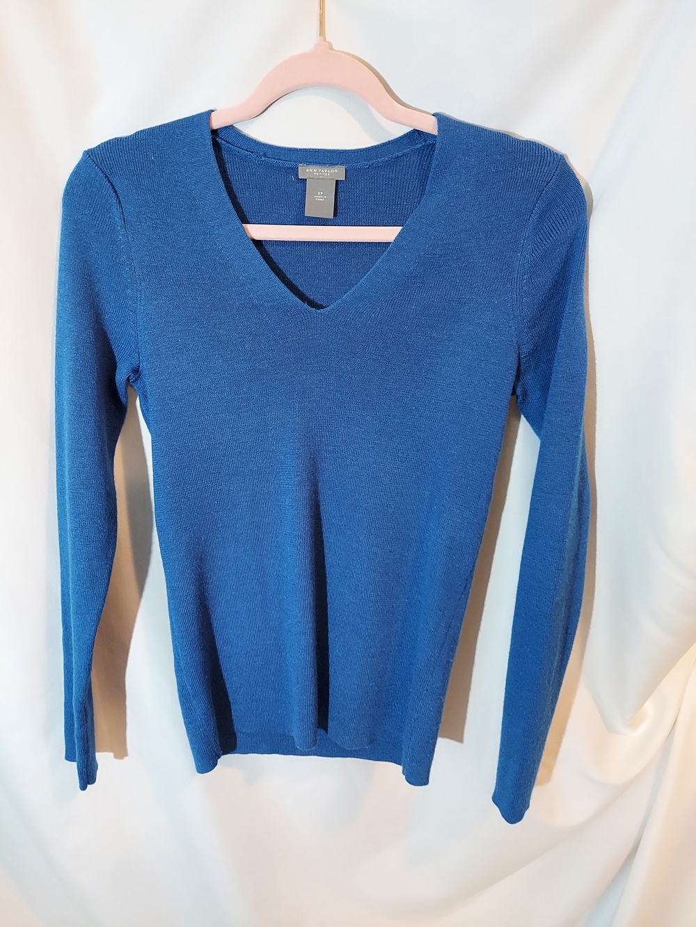 Ann Taylor Petite Merino Wool Blend V-Neck Sweater in Vibrant Cornflower Blue
